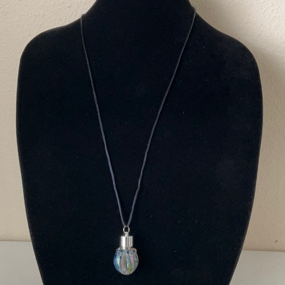 🌺$3.00 must bundle 🌺Bottle Pendant Necklace